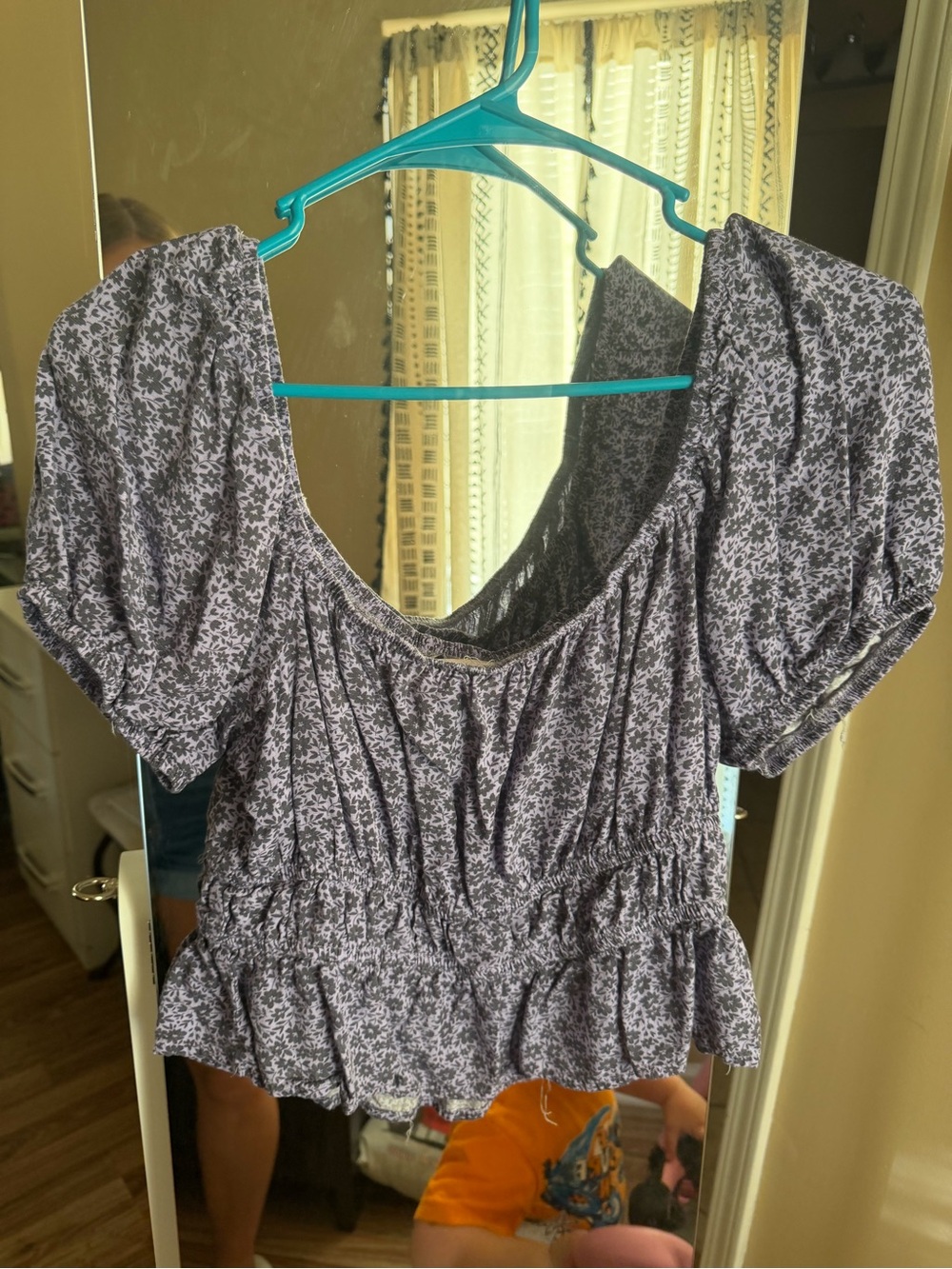SO Lavender Floral Puff-Sleeve Crop Top